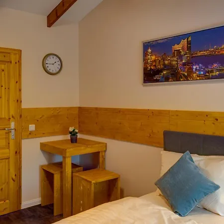 Schlafhuette Hotel *